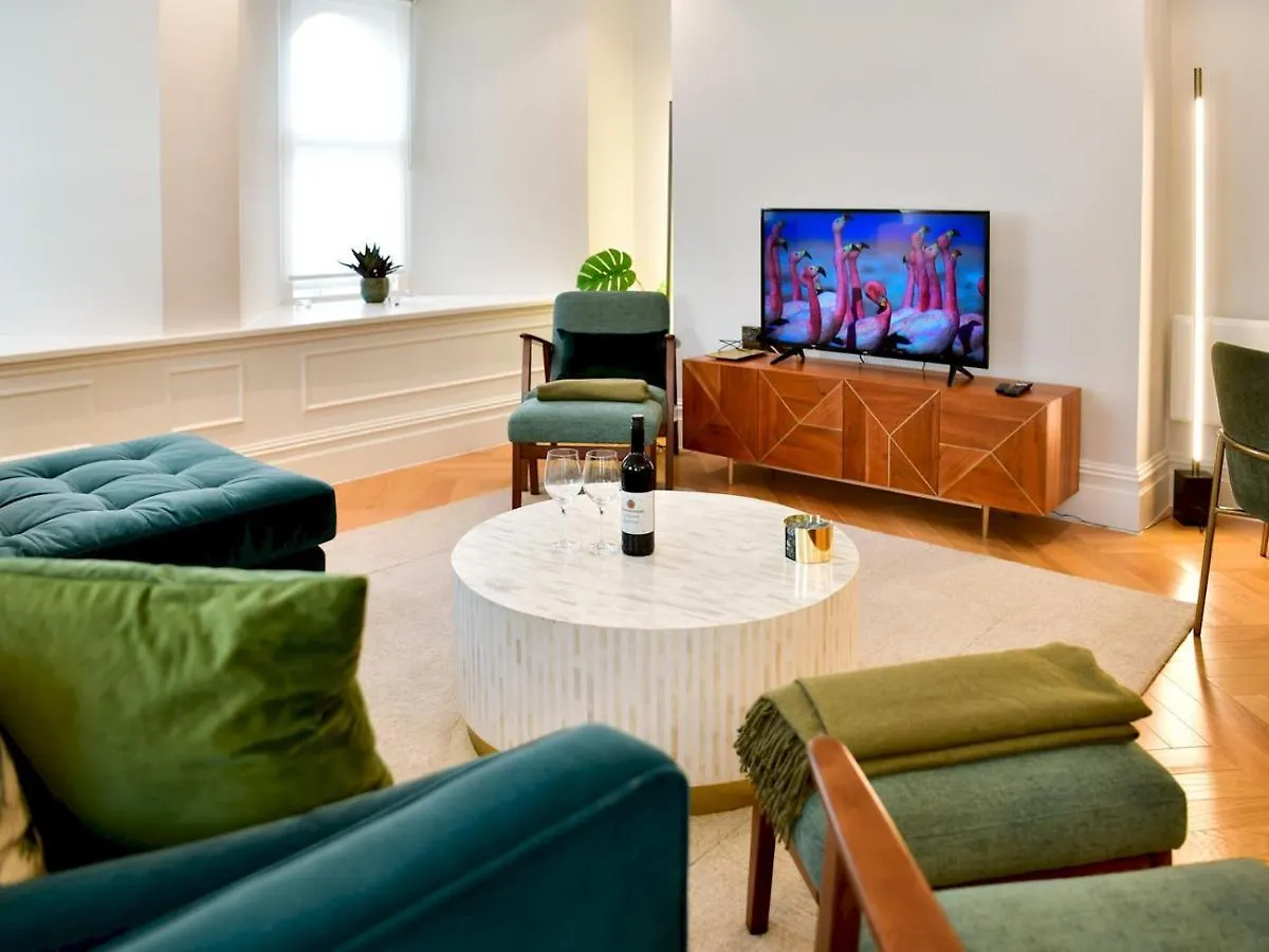 Pass The Keys Beautiful 2 Bed Apartment With Parking In The Bay Cardiff 0*,  Storbritannien