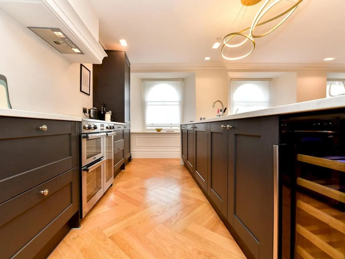 Pass The Keys Beautiful 2 Bed Apartment With Parking In The Bay Cardiff 0*,  United Kingdom