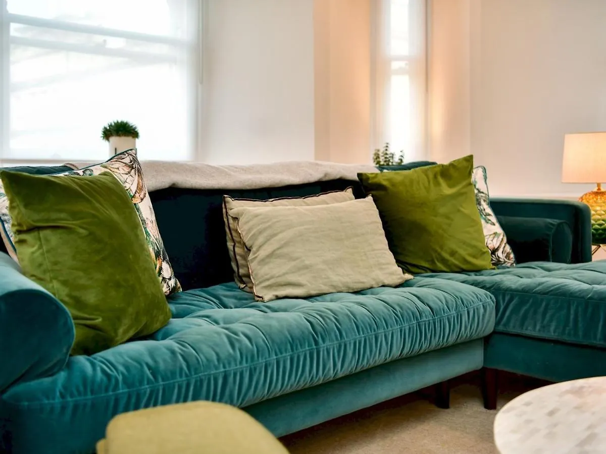 Pass The Keys Beautiful 2 Bed Apartment With Parking In The Bay Cardiff
