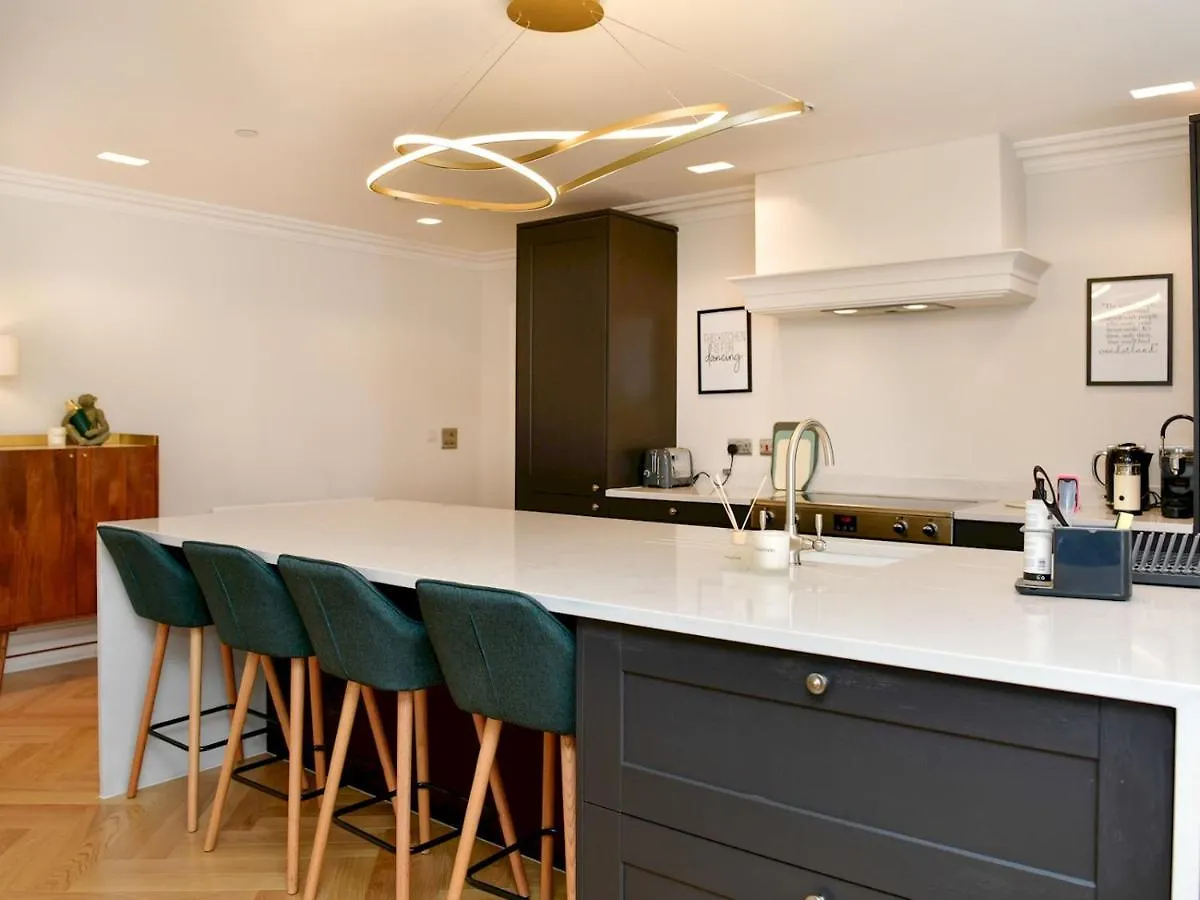 Pass The Keys Beautiful 2 Bed Apartment With Parking In The Bay Cardiff United Kingdom